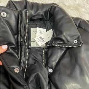 Abercrombie&F oversized vegan leather quilted vest. Women’s, black, size large.
